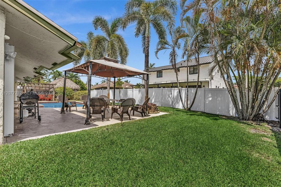 For Sale: $640,000 (3 beds, 2 baths, 1563 Square Feet)