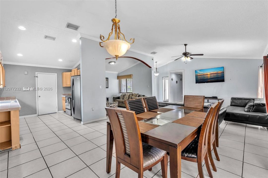 For Sale: $640,000 (3 beds, 2 baths, 1563 Square Feet)