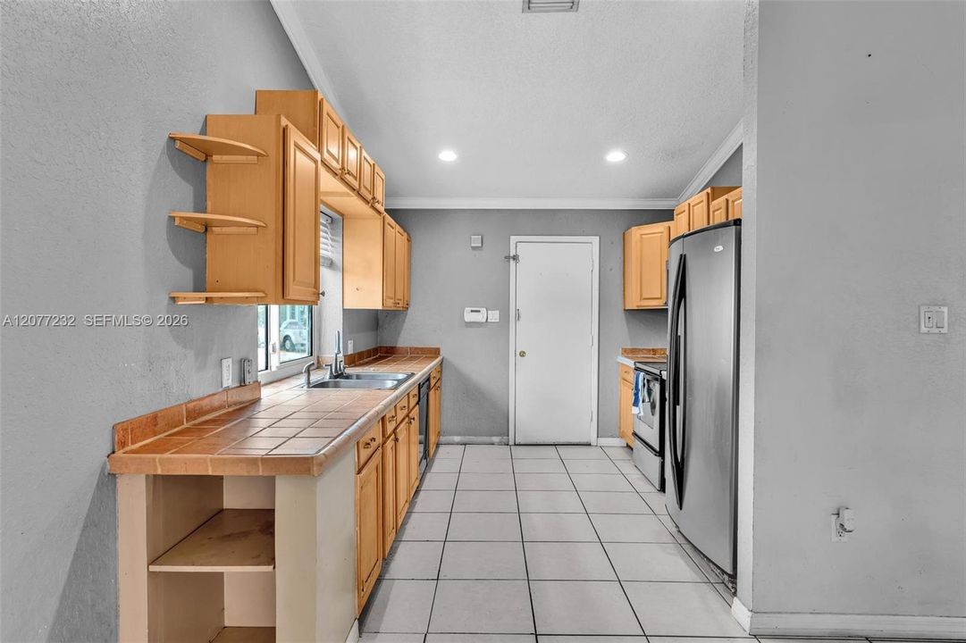 For Sale: $640,000 (3 beds, 2 baths, 1563 Square Feet)