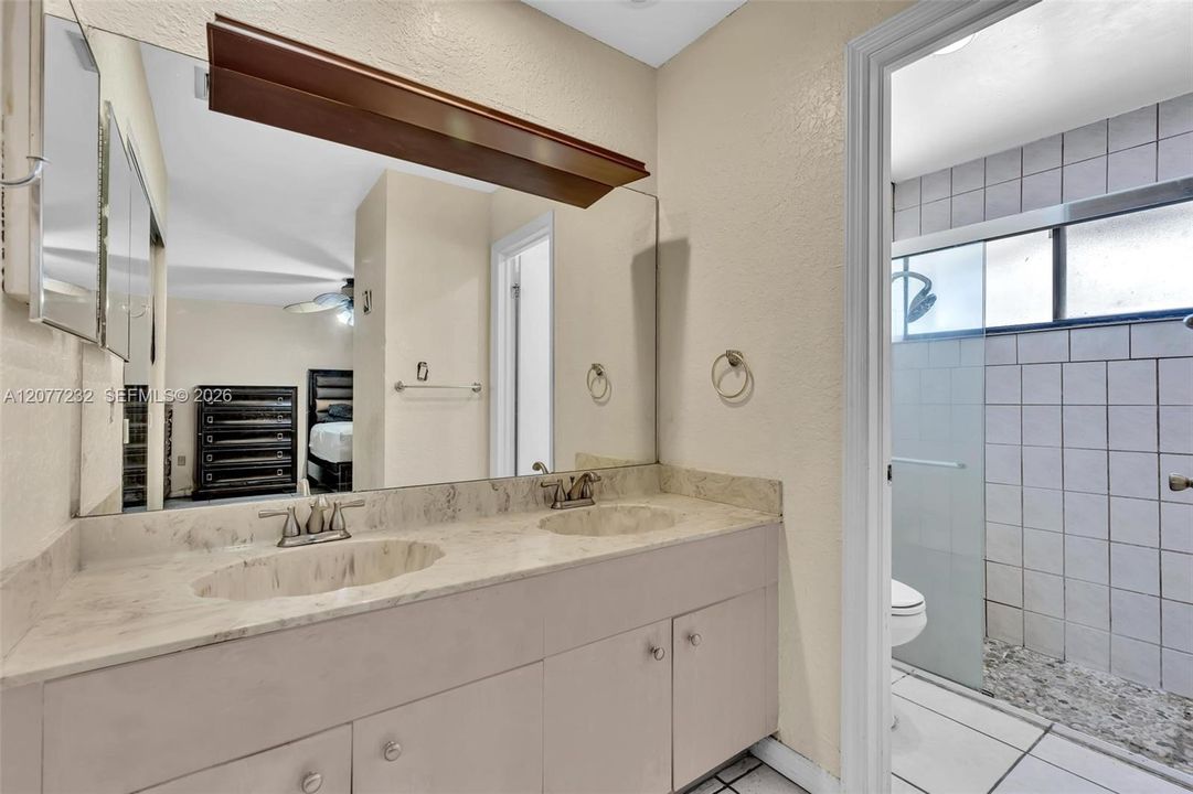 For Sale: $640,000 (3 beds, 2 baths, 1563 Square Feet)