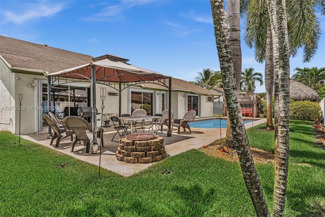 For Sale: $640,000 (3 beds, 2 baths, 1563 Square Feet)