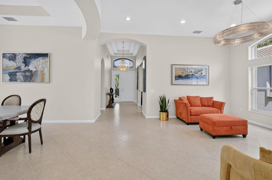 LIVING ROOM/DINING ROOM