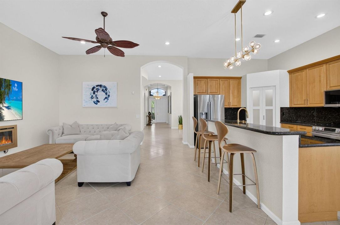 KITCHEN/FAMILY ROOM