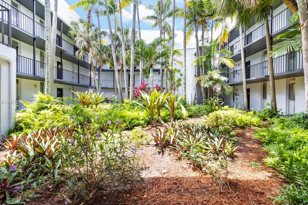 For Rent: $1,795 (1 beds, 1 baths, 900 Square Feet)
