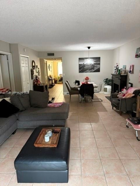 En Venta: $275,000 (2 camas, 2 baños, 1231 Pies cuadrados)