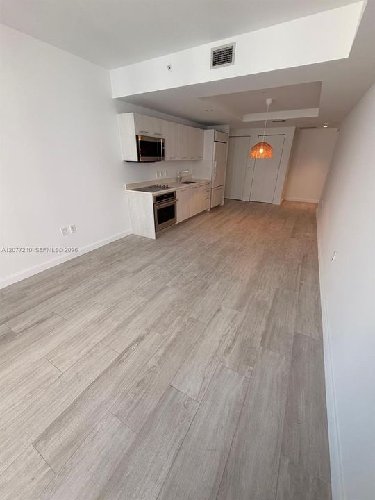 For Rent: $3,400 (1 beds, 1 baths, 684 Square Feet)