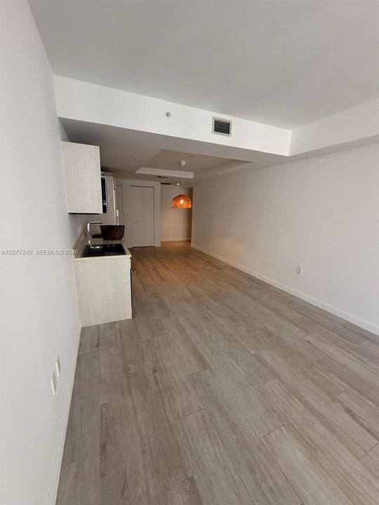 For Rent: $3,400 (1 beds, 1 baths, 684 Square Feet)