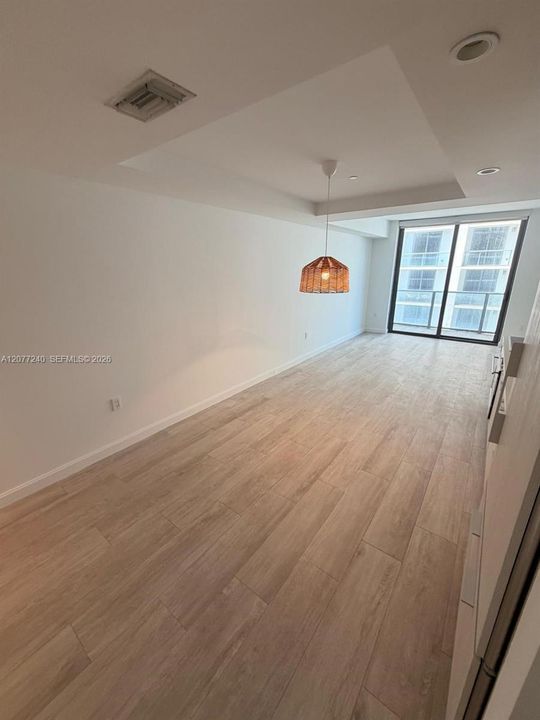 For Rent: $3,400 (1 beds, 1 baths, 684 Square Feet)