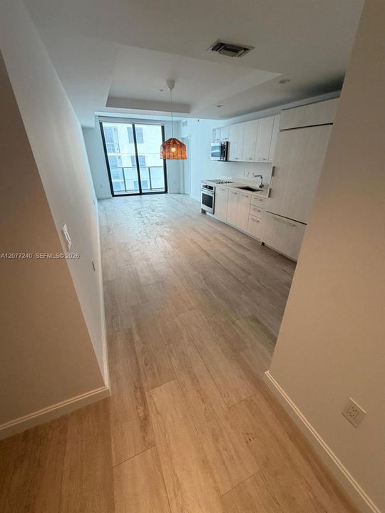 For Rent: $3,400 (1 beds, 1 baths, 684 Square Feet)