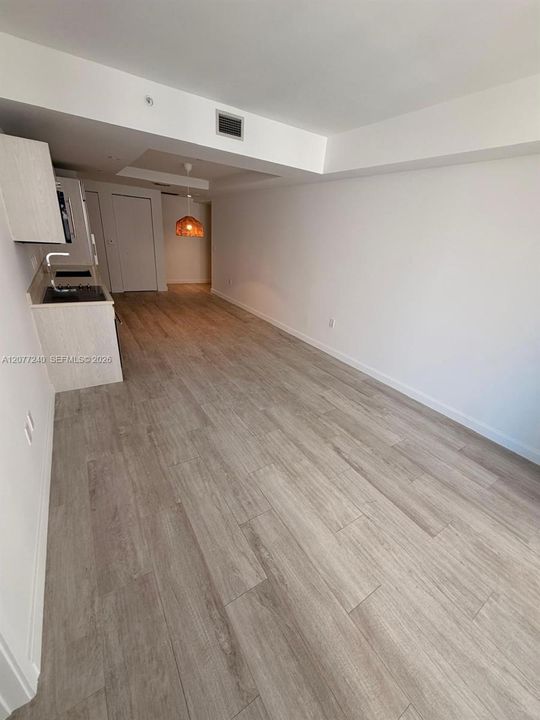 For Rent: $3,400 (1 beds, 1 baths, 684 Square Feet)
