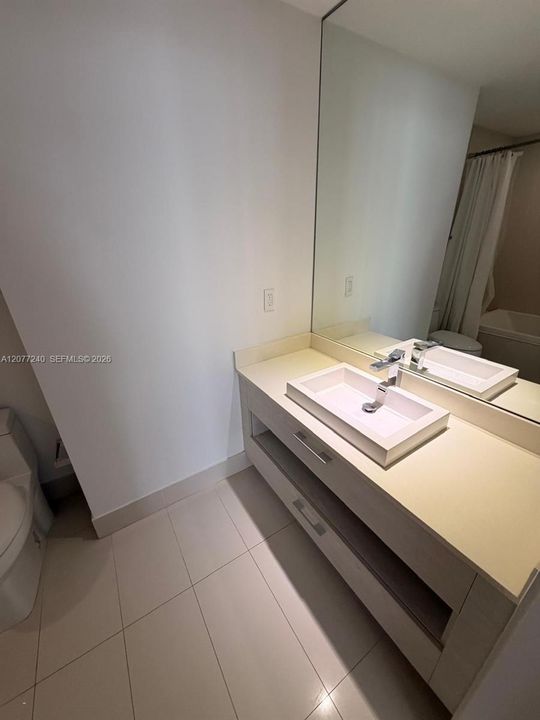 aster Bathroom