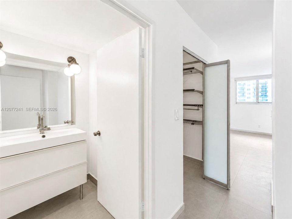 For Rent: $2,500 (1 beds, 1 baths, 1005 Square Feet)
