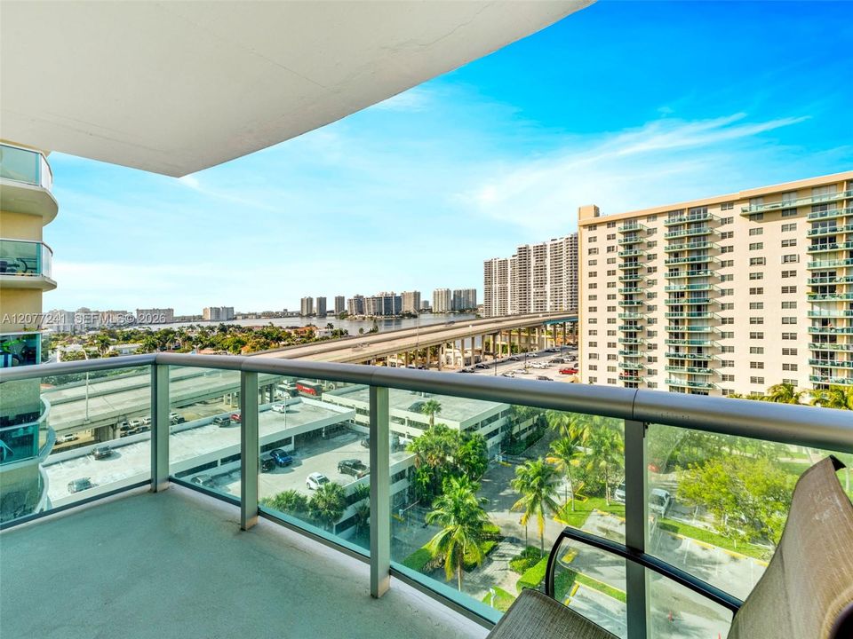 For Rent: $2,500 (1 beds, 1 baths, 1005 Square Feet)