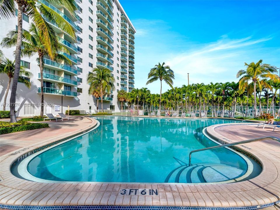 For Rent: $2,500 (1 beds, 1 baths, 1005 Square Feet)