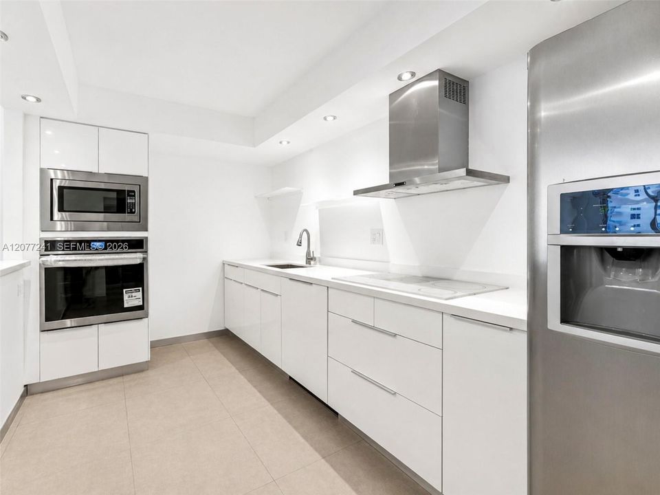 For Rent: $2,500 (1 beds, 1 baths, 1005 Square Feet)