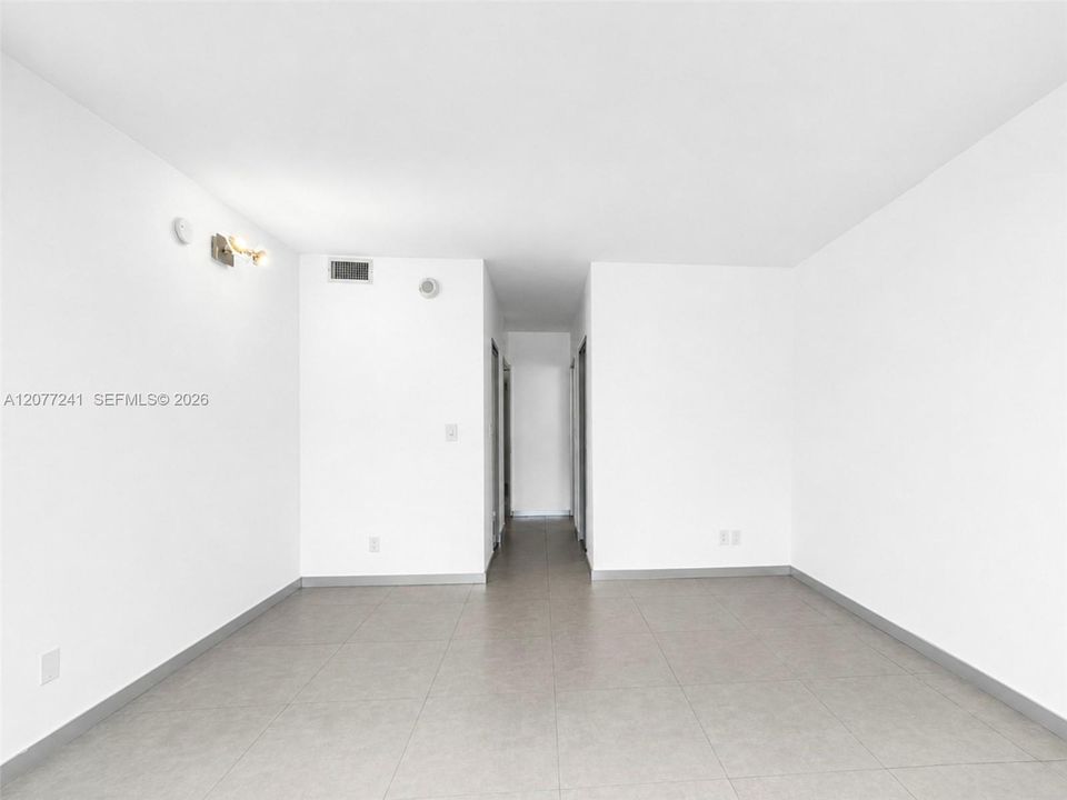 For Rent: $2,500 (1 beds, 1 baths, 1005 Square Feet)