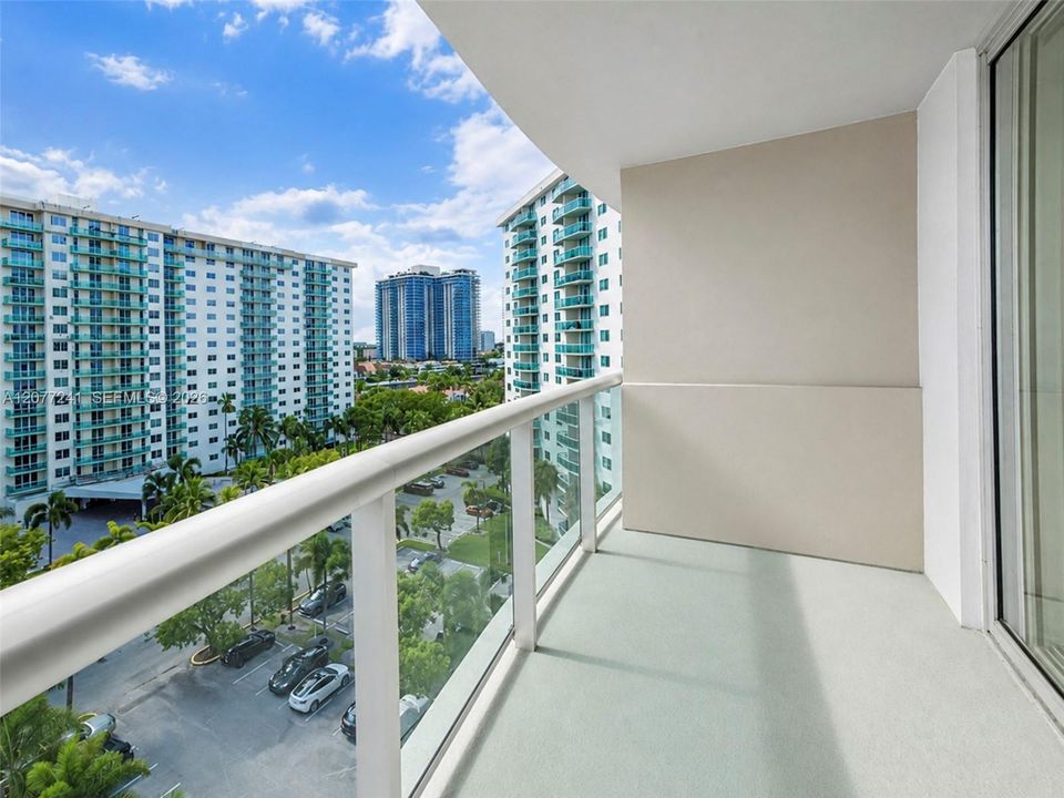 For Rent: $2,500 (1 beds, 1 baths, 1005 Square Feet)