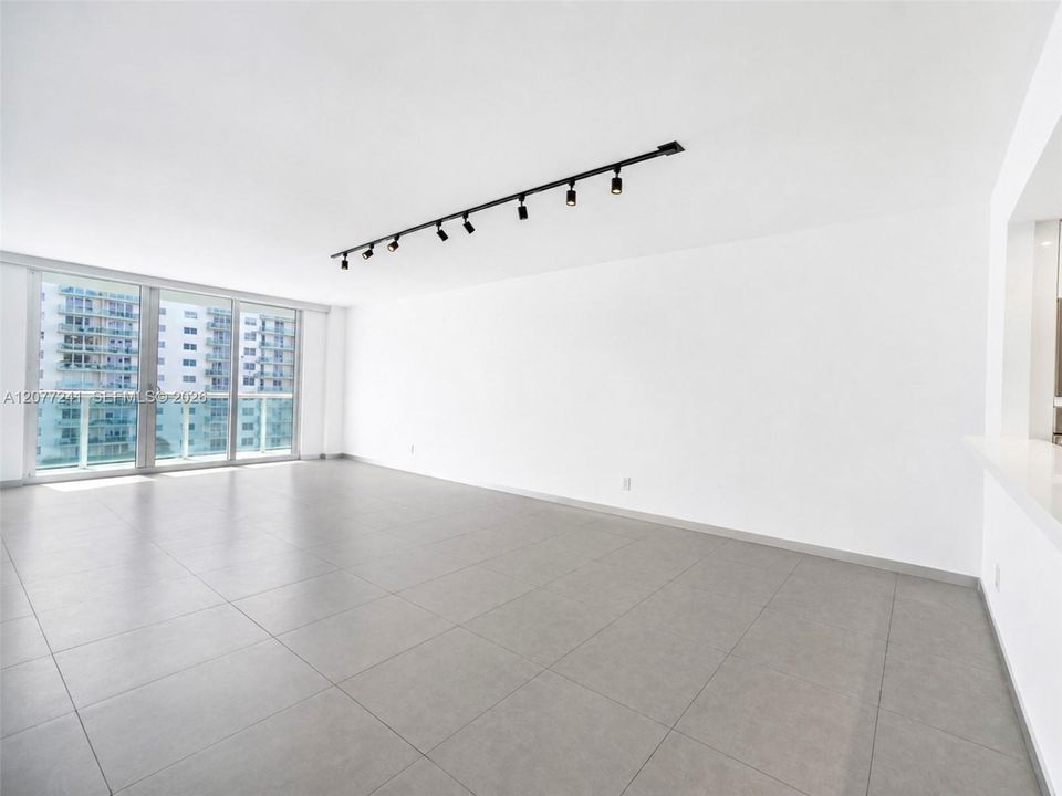 For Rent: $2,500 (1 beds, 1 baths, 1005 Square Feet)