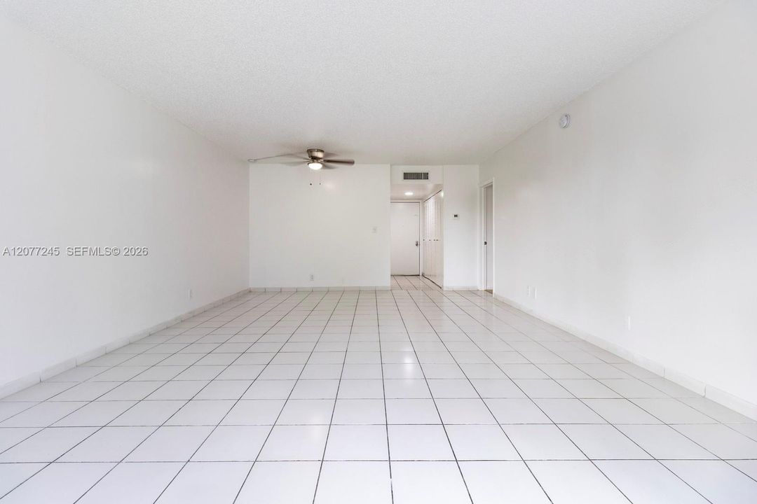 For Rent: $1,895 (1 beds, 1 baths, 900 Square Feet)