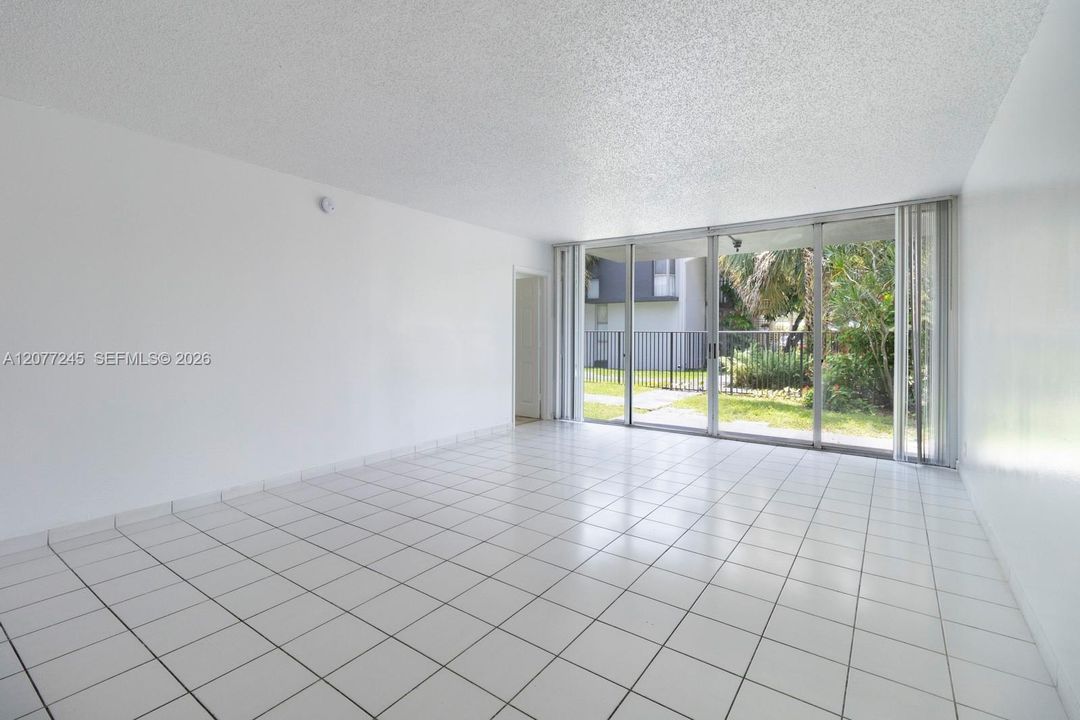 For Rent: $1,895 (1 beds, 1 baths, 900 Square Feet)