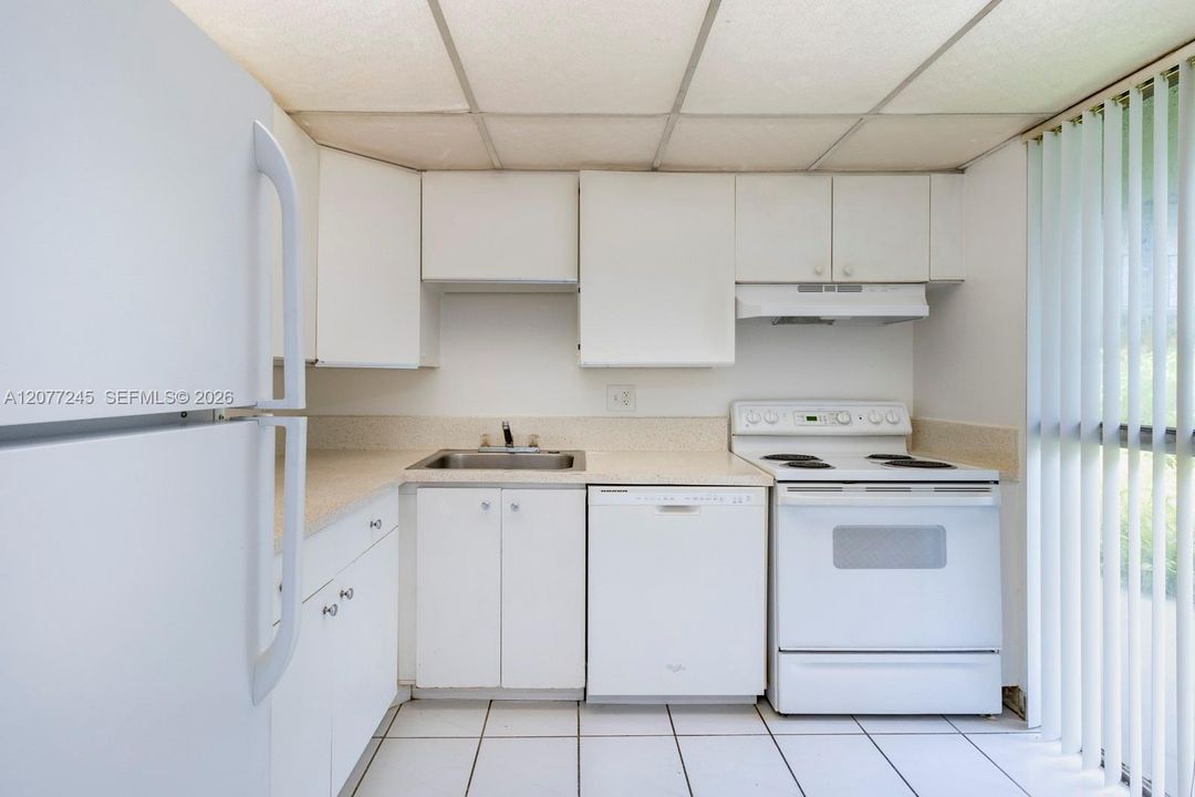 For Rent: $1,895 (1 beds, 1 baths, 900 Square Feet)