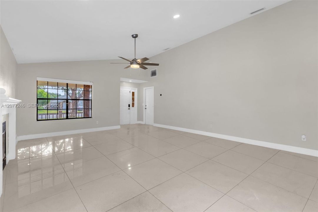 На продажу: $429,900 (3 спален, 2 ванн, 1518 Квадратных фут)