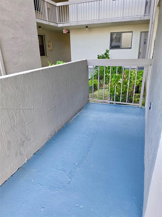 Side balcony
