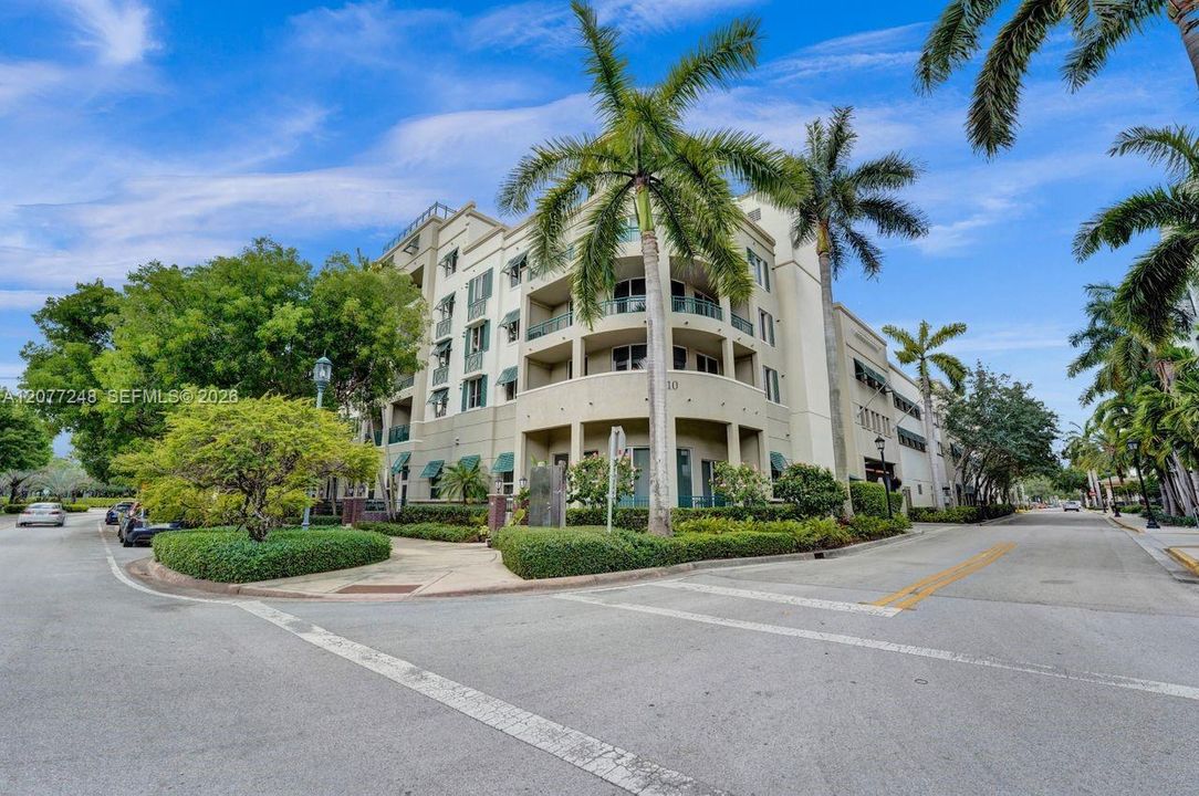 For Rent: $3,000 (2 beds, 2 baths, 1338 Square Feet)