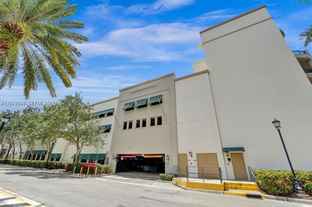 For Rent: $3,000 (2 beds, 2 baths, 1338 Square Feet)
