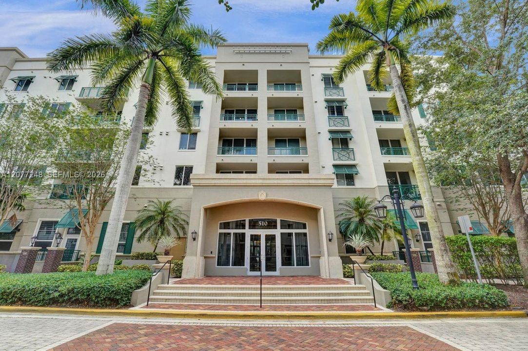 For Rent: $3,000 (2 beds, 2 baths, 1338 Square Feet)