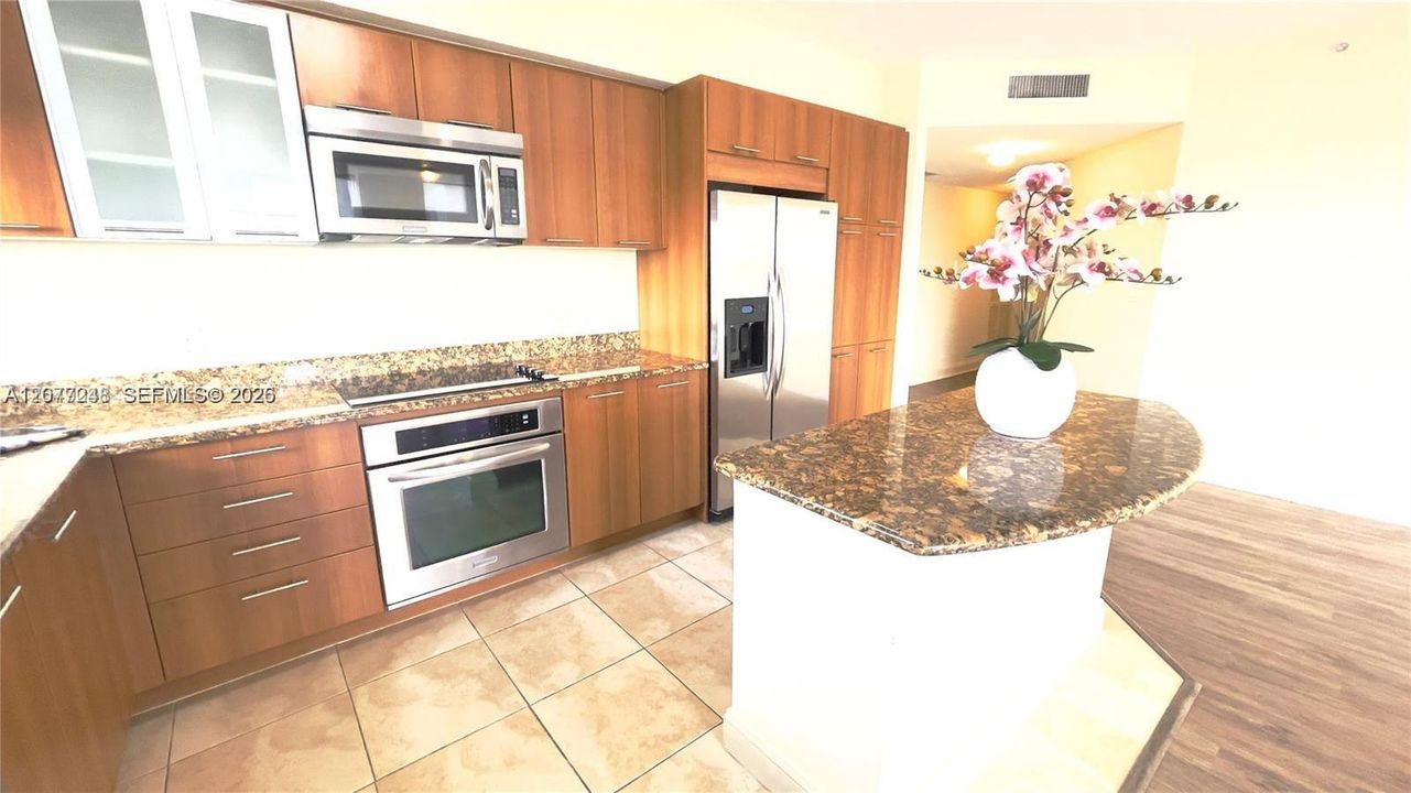 For Rent: $3,000 (2 beds, 2 baths, 1338 Square Feet)
