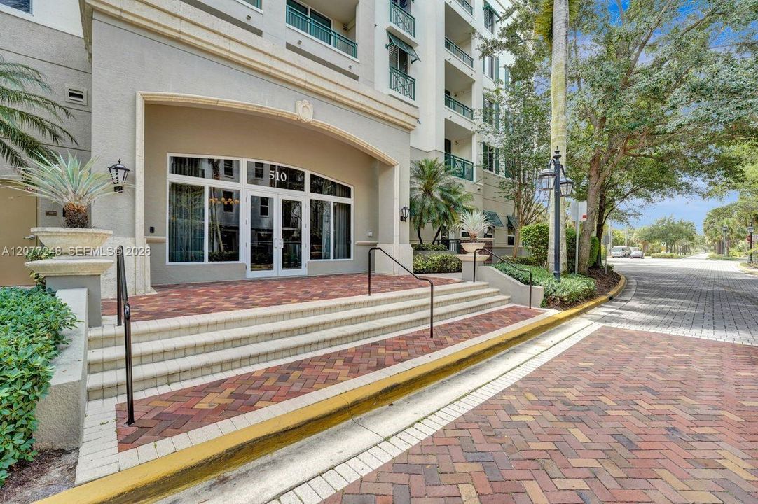 For Rent: $3,000 (2 beds, 2 baths, 1338 Square Feet)