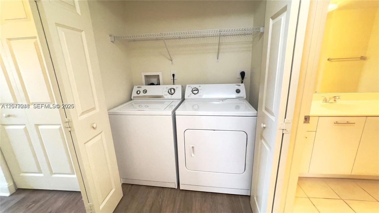 For Rent: $3,000 (2 beds, 2 baths, 1338 Square Feet)
