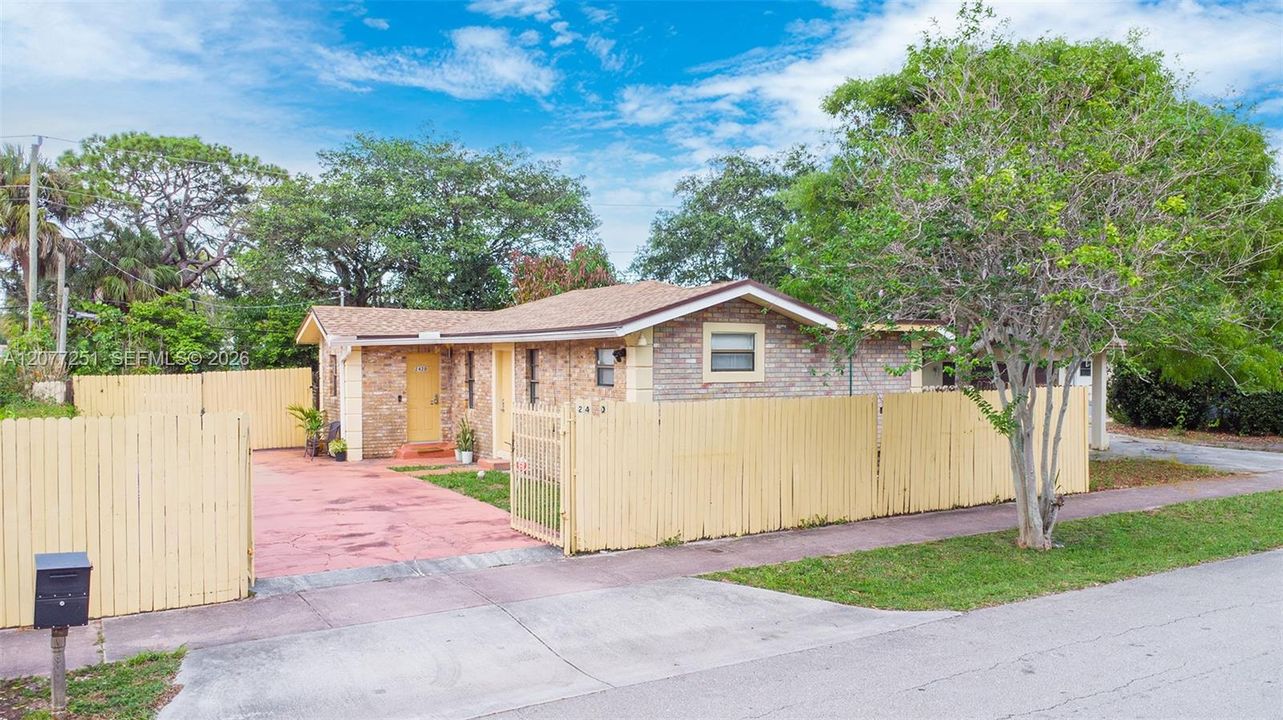 For Rent: $2,500 (2 beds, 2 baths, 886 Square Feet)