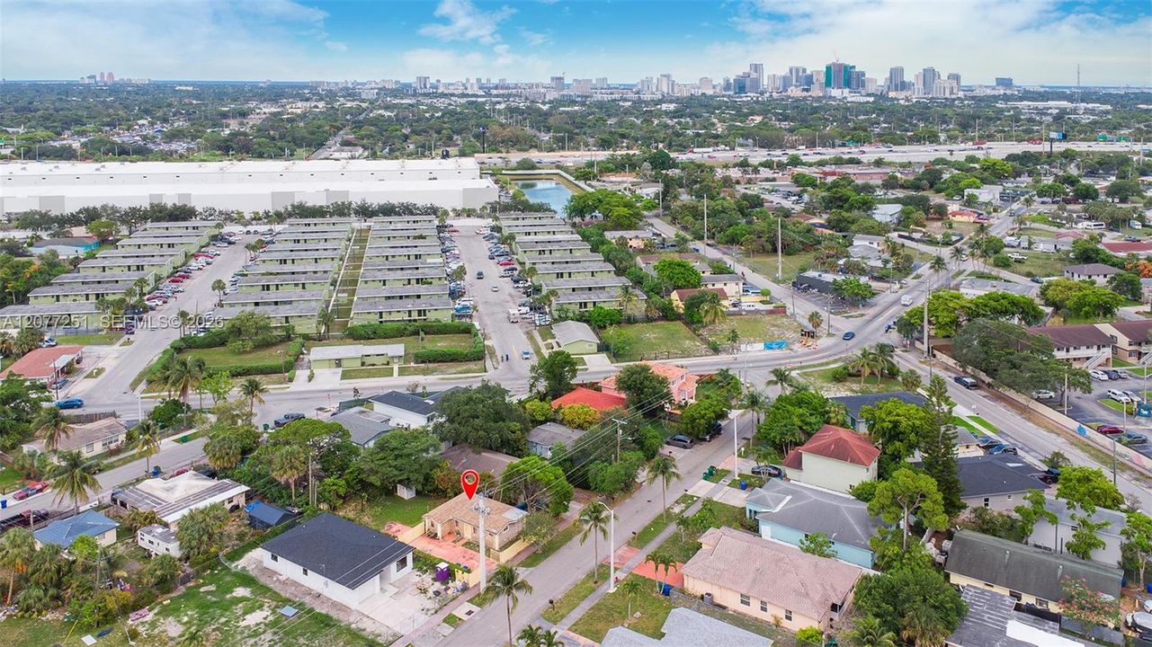 For Rent: $2,500 (2 beds, 2 baths, 886 Square Feet)