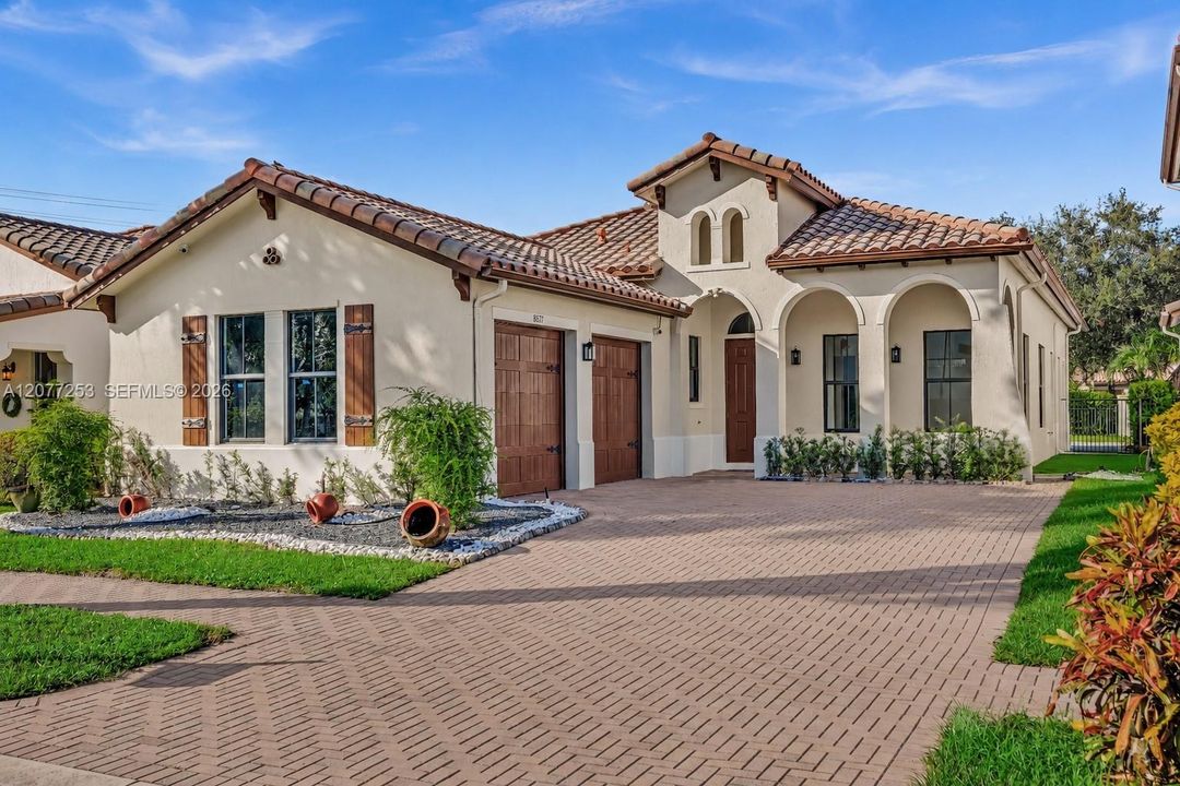 For Sale: $1,090,000 (4 beds, 3 baths, 2320 Square Feet)