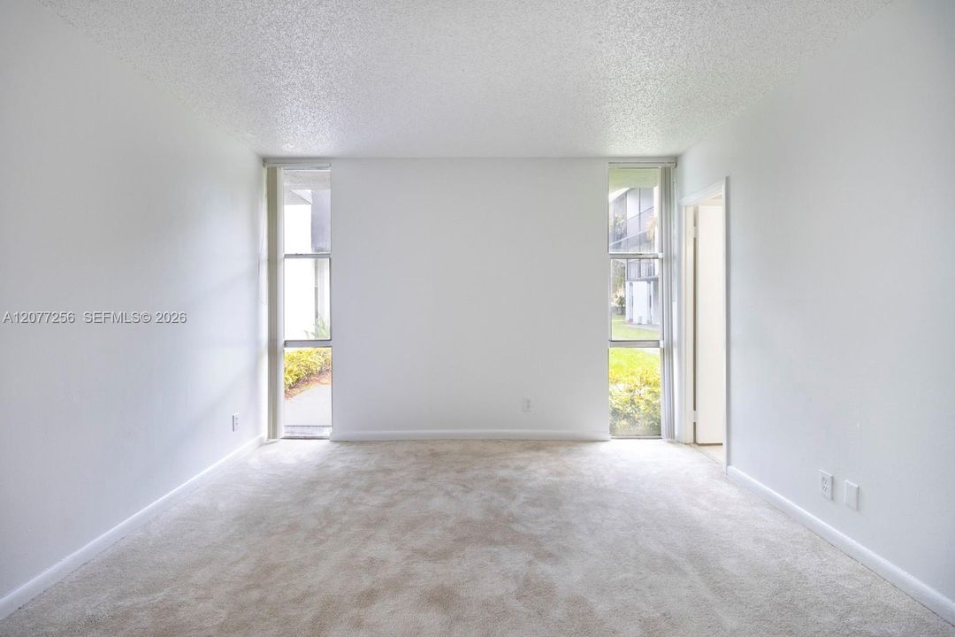 For Rent: $1,895 (1 beds, 1 baths, 900 Square Feet)