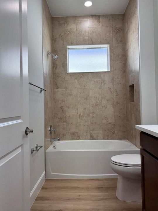 Guest Bath Pic 23
