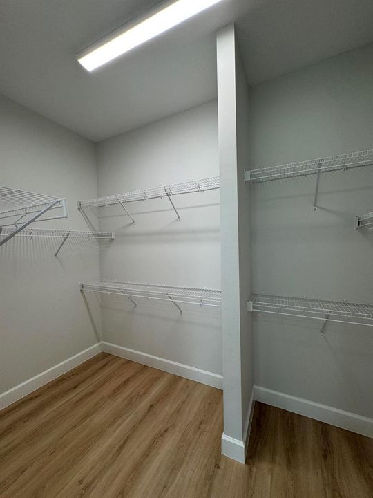 Master Bed Closet Pic 28