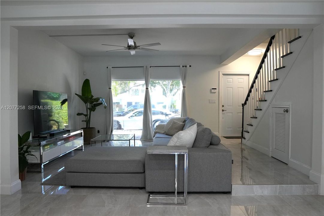 En Venta: $529,000 (2 camas, 2 baños, 1807 Pies cuadrados)
