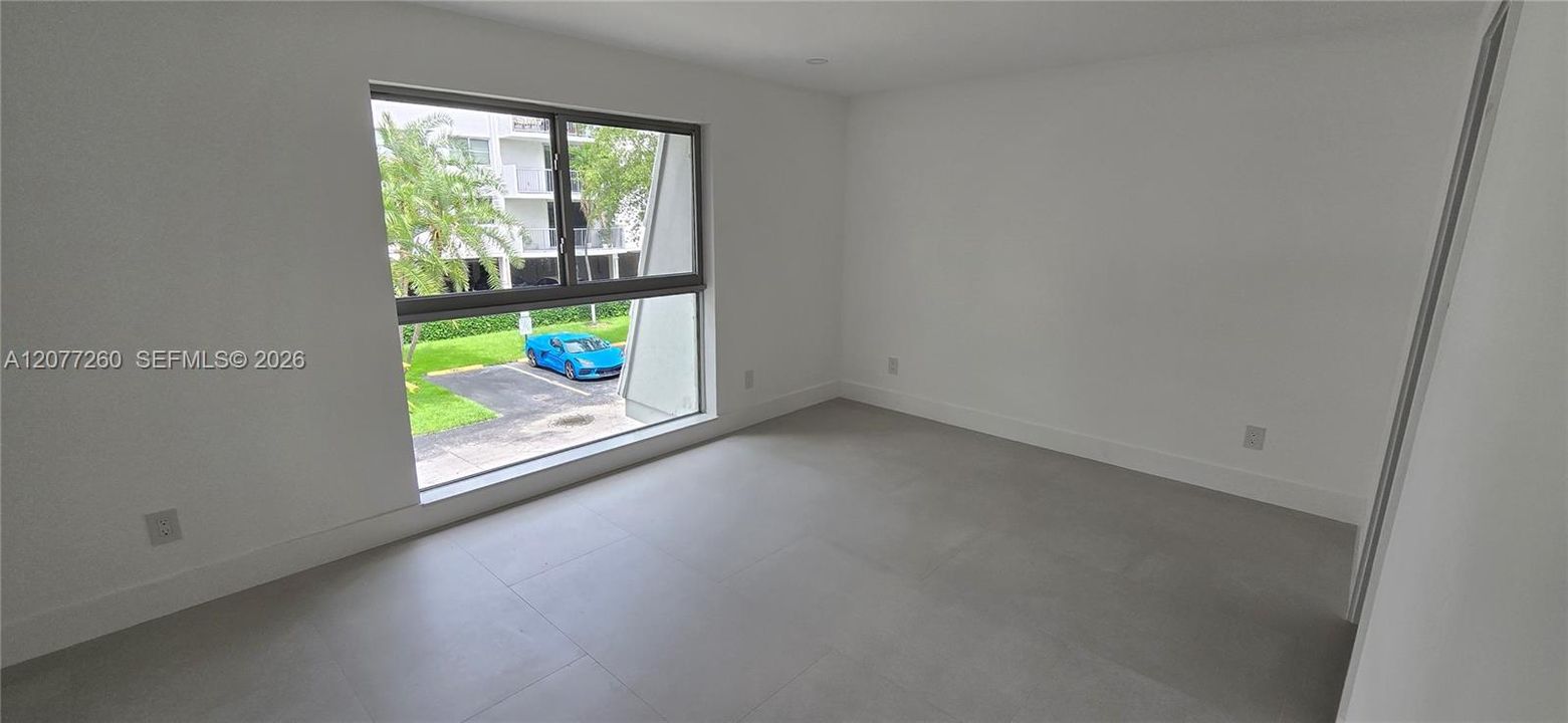 Bedroom #2 en suite.