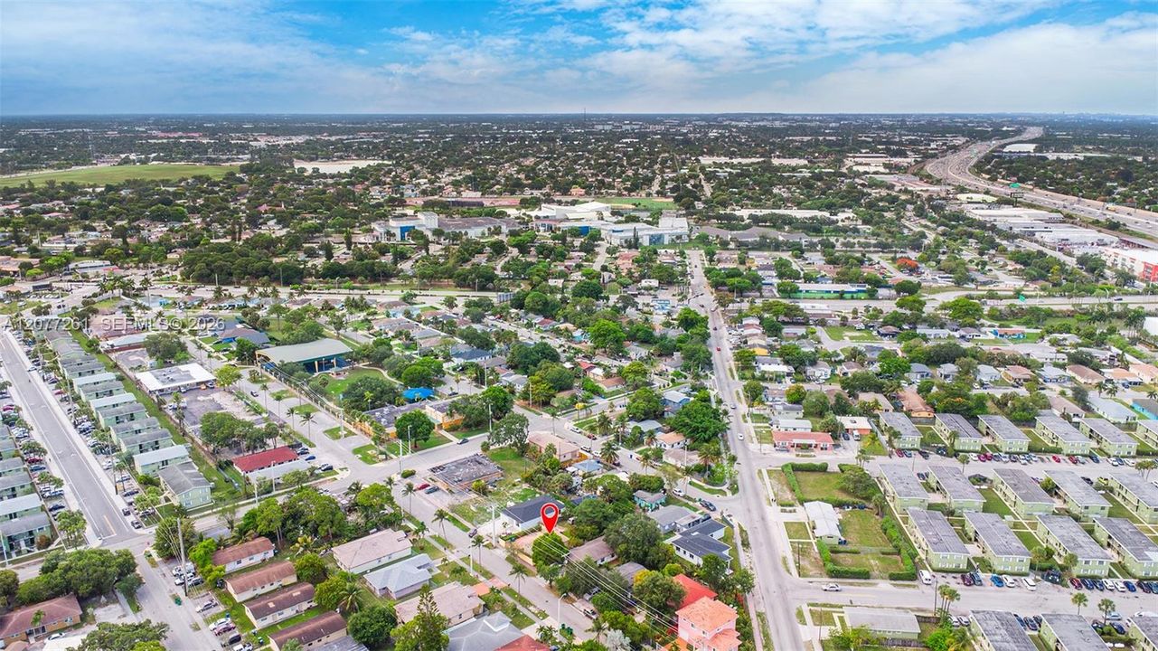 На продажу: $305,000 (2 спален, 1 ванн, 886 Квадратных фут)