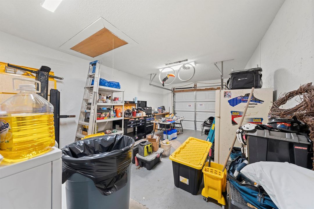 UNIT GARAGE 2