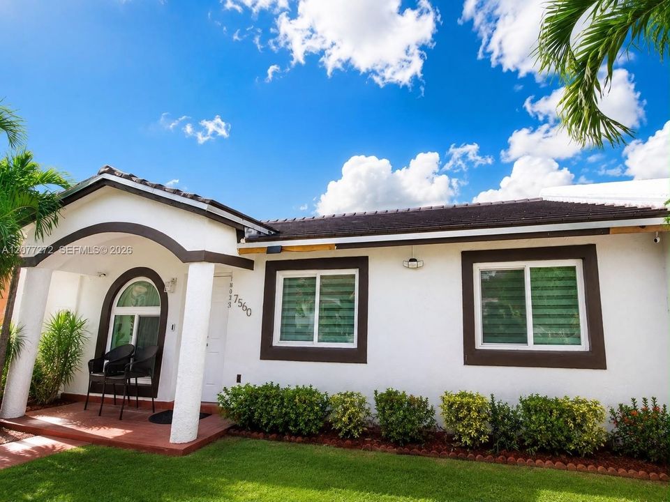 For Rent: $3,500 (3 beds, 2 baths, 1190 Square Feet)