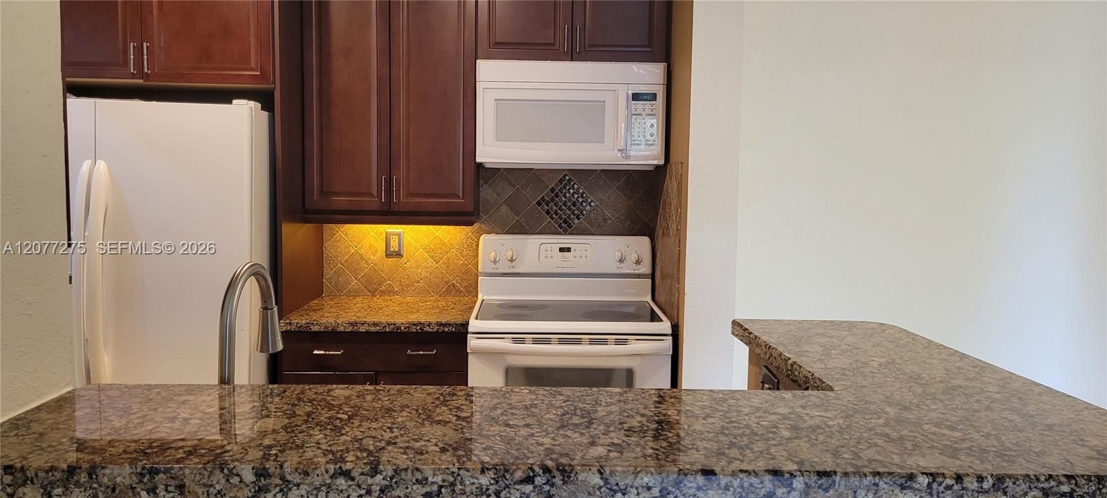 For Rent: $1,750 (1 beds, 1 baths, 780 Square Feet)