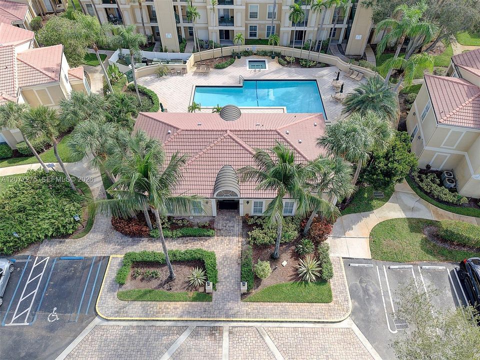 For Rent: $1,750 (1 beds, 1 baths, 780 Square Feet)