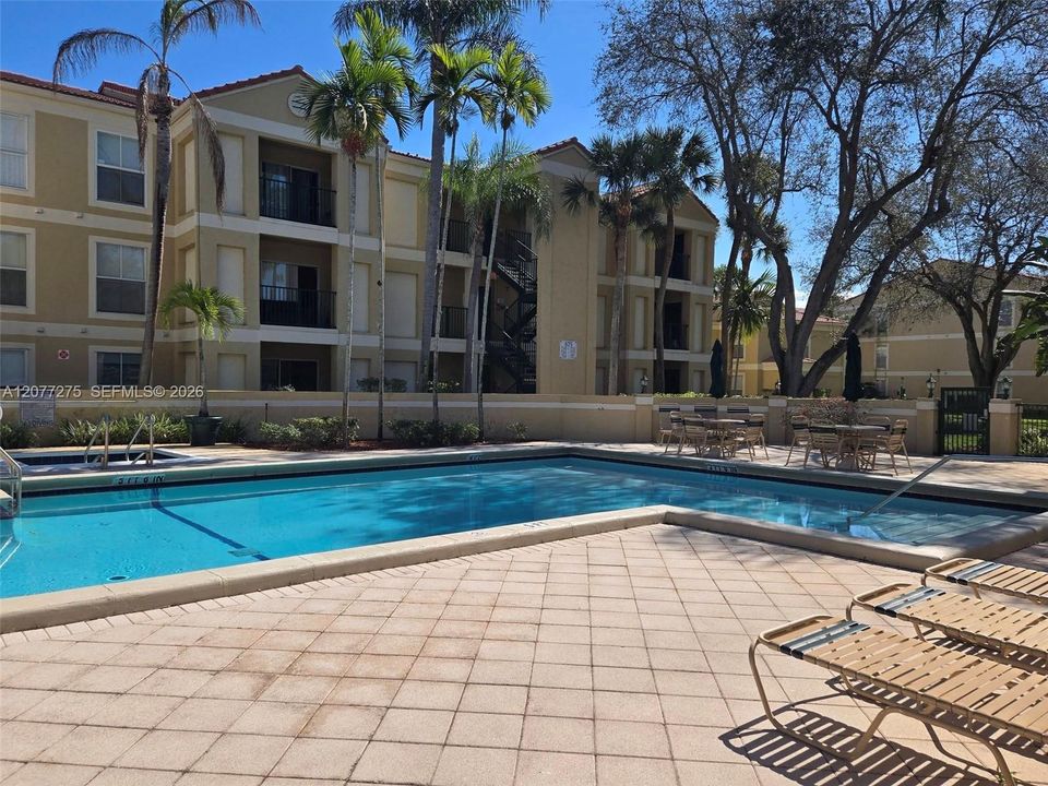 For Rent: $1,750 (1 beds, 1 baths, 780 Square Feet)