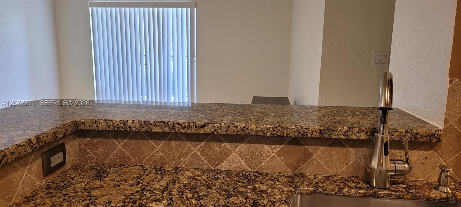 For Rent: $1,750 (1 beds, 1 baths, 780 Square Feet)