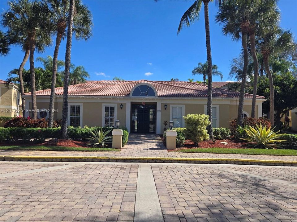 For Rent: $1,750 (1 beds, 1 baths, 780 Square Feet)