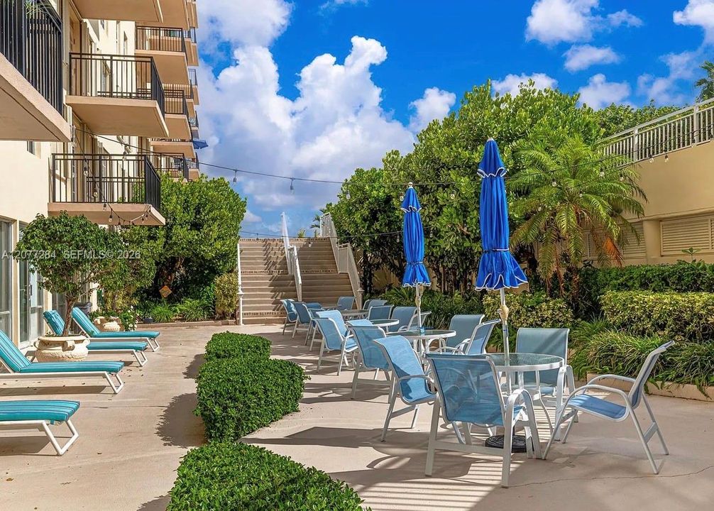 For Rent: $5,200 (2 beds, 2 baths, 1395 Square Feet)